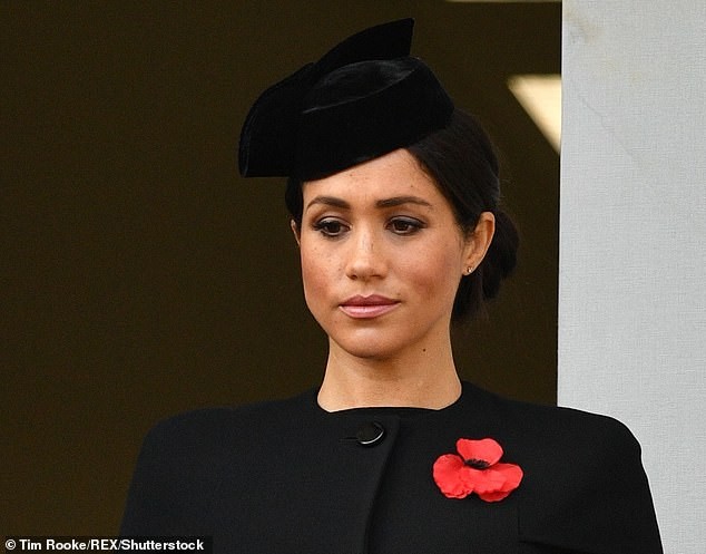 Duchess of Sussex, Meghan Markle attends her first Armistice Day at the Cenotaph (Photos)