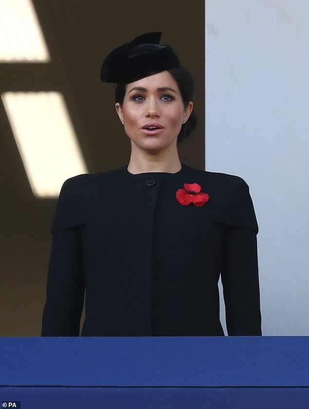 Duchess of Sussex, Meghan Markle attends her first Armistice Day at the Cenotaph (Photos)
