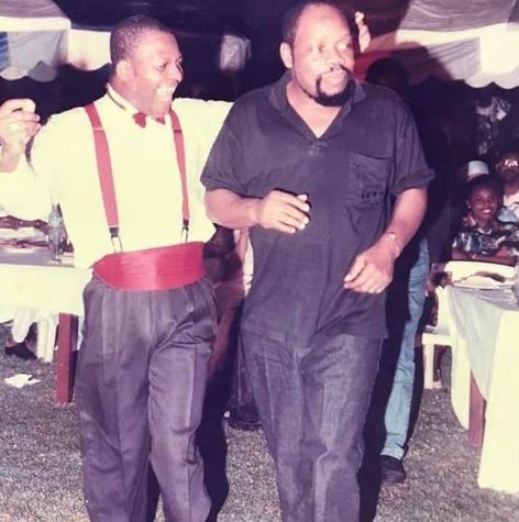 Epic throwback photo of Sir Shina Peters performing at the wedding of Odumegwu Ojukwu and Bianca 24-years ago