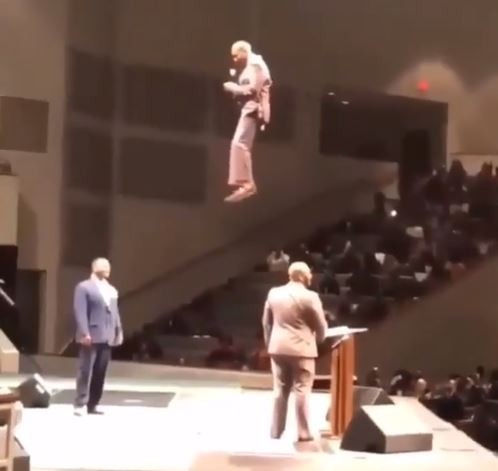 Video:?Pastor shocks his congregation as he appears from the