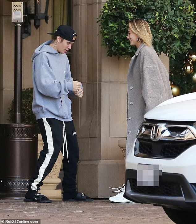 Justin Bieber and wife Hailey Baldwin show off their dance moves?before sharing a passionate kiss in Beverly Hills (Photos)