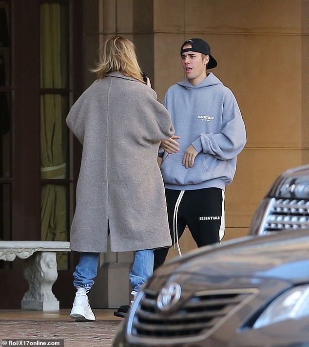 Justin Bieber and wife Hailey Baldwin show off their dance moves?before sharing a passionate kiss in Beverly Hills (Photos)