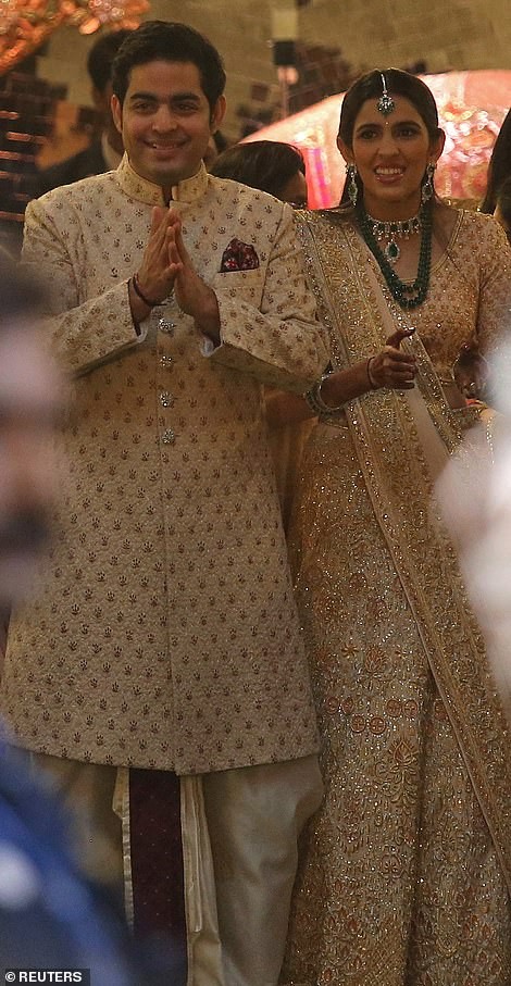 See glamorous photos from the lavish 0m wedding of the daughter of India