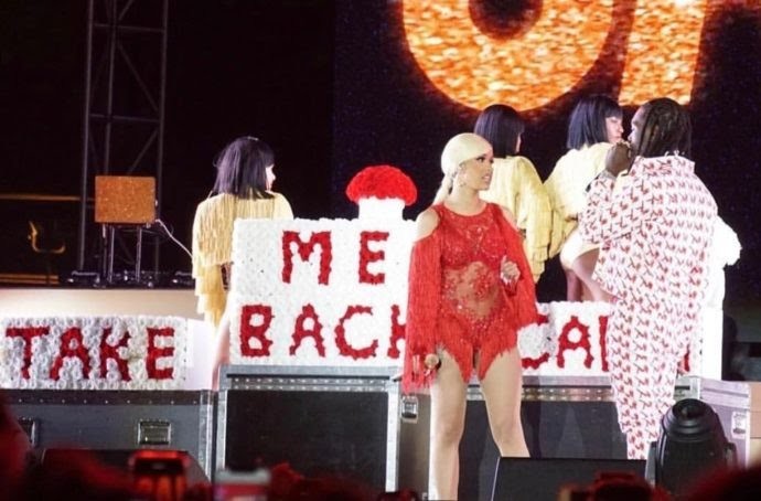 Offset surprised Cardi B on stage and begs her to take him back (photos/video)