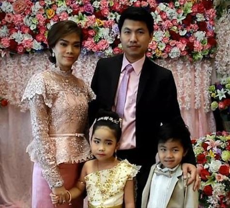 Six-year-old?twins get married in a lavish?Buddhist ceremony because their parents believe 