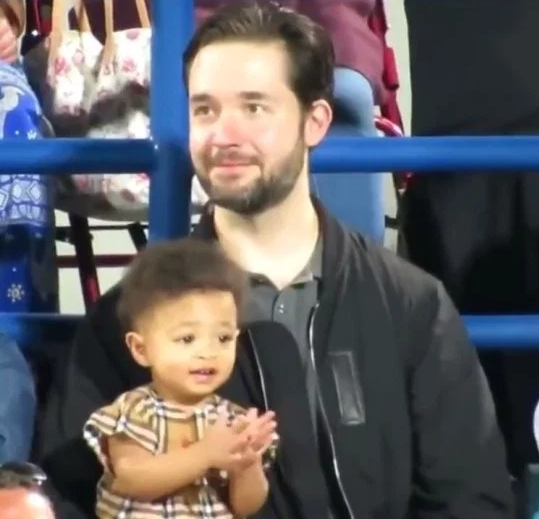 Adorable video of Olympia Ohanian clapping for every point mum Serena Williams and aunt Venus Williams got at tennis match