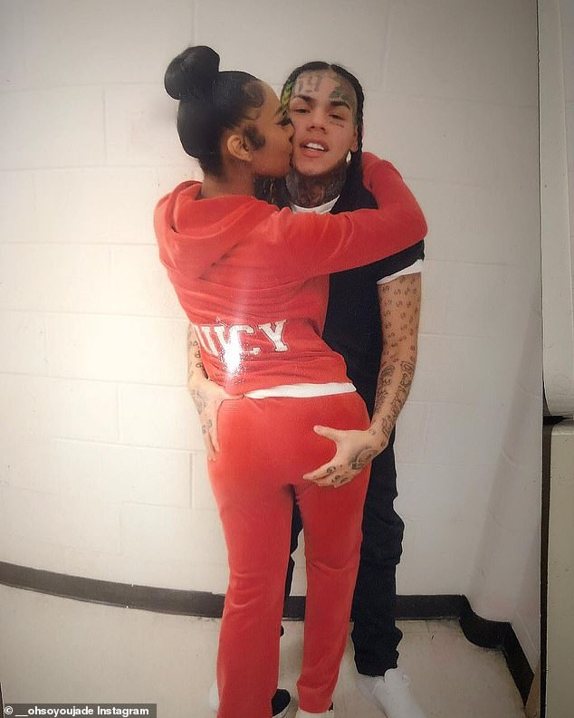 Controversial rapper Tekashi 6ix9ine is seen for first time ?behind bars as girlfriend visits him in prison?(Photo)