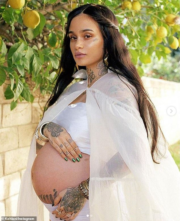  US singer Kehlani flaunts her baby bump in new adorable photos