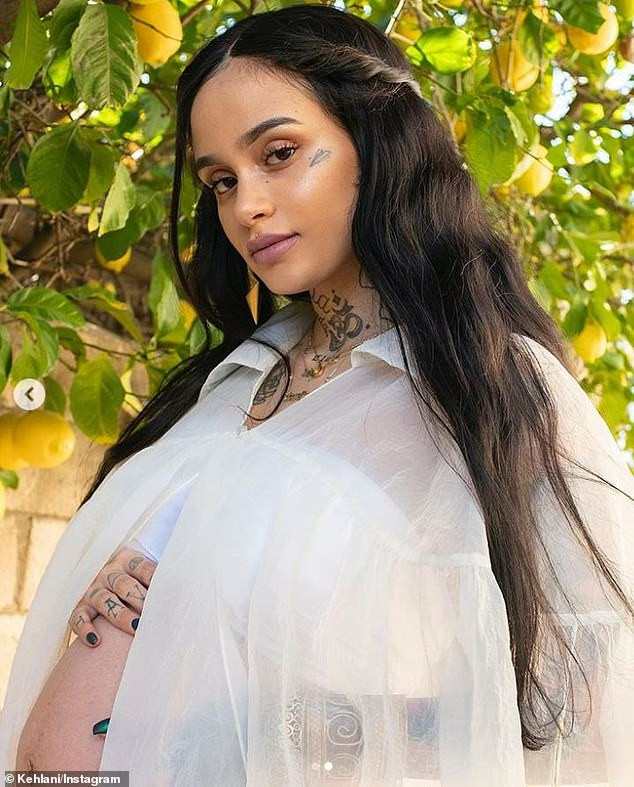 US singer Kehlani flaunts her baby bump in new adorable photos