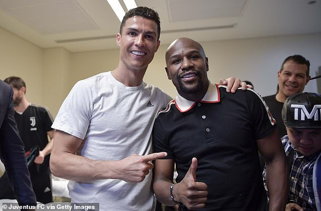 Cristiano Ronaldo celebrates with Floyd Mayweather after winning his 1st Trophy with Juventus (Photos)