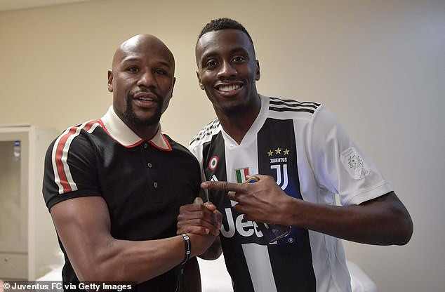 Cristiano Ronaldo celebrates with Floyd Mayweather after winning his 1st Trophy with Juventus (Photos)