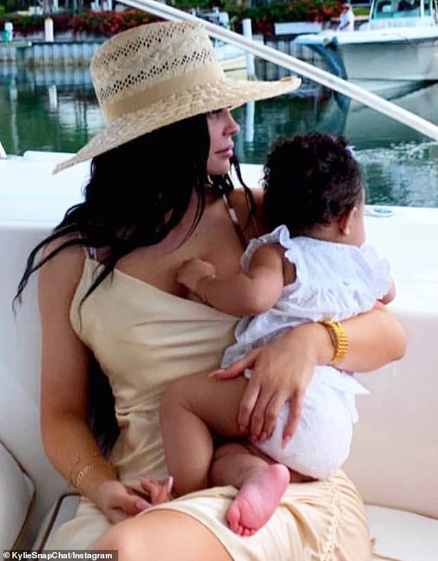 Kylie Jenner and her daughter Stormi enjoy a yacht trip in the Turks and Caicos (Photos)