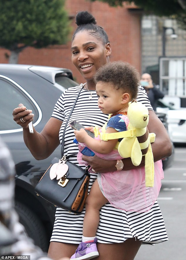 Serena Williams and daughter Alexis meet Lewis Hamilton while shopping at Beverly Hills jewelry store (Photos)