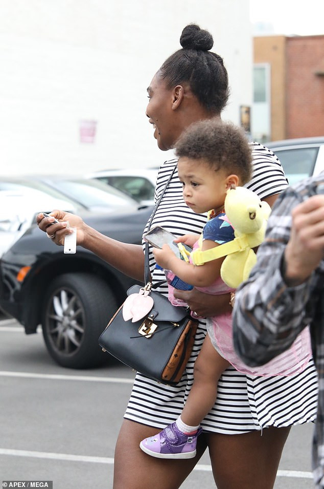 Serena Williams and daughter Alexis meet Lewis Hamilton while shopping at Beverly Hills jewelry store (Photos)