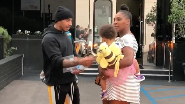 Serena Williams and daughter Alexis meet Lewis Hamilton while shopping at Beverly Hills jewelry store (Photos)