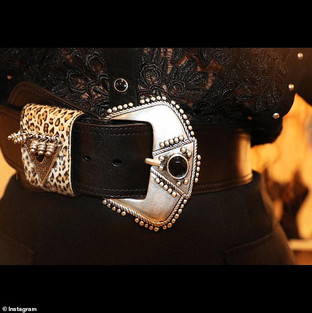 Beyonce flaunts her backside in stylish black lace top and skimpy mini skirt (Photos)