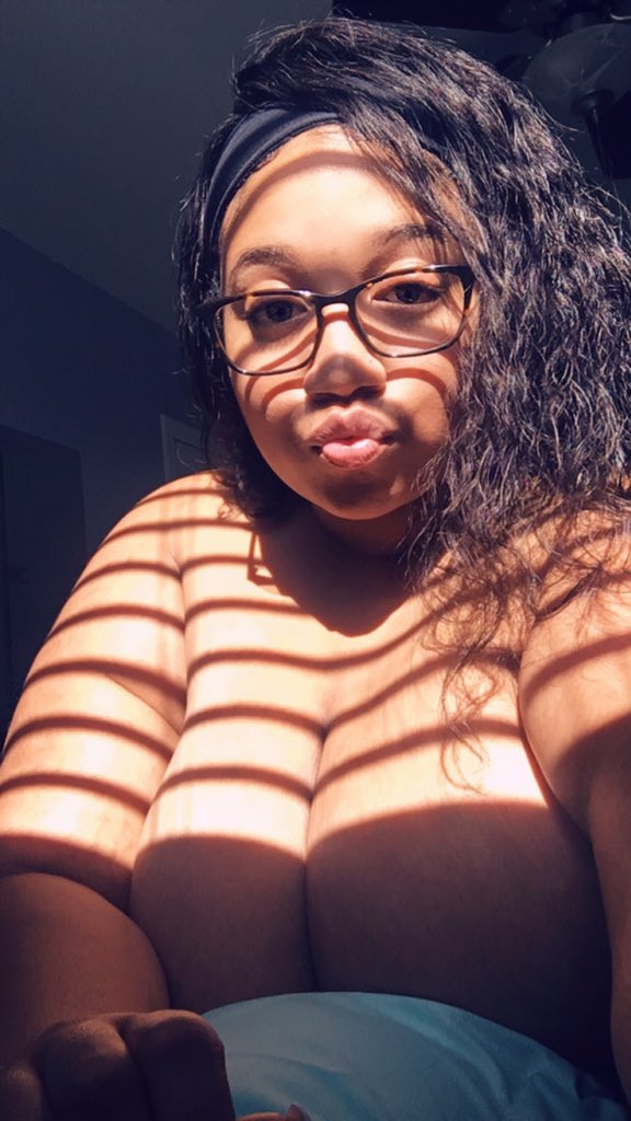  18+ Ladies are out there on Twitter showing off their assets