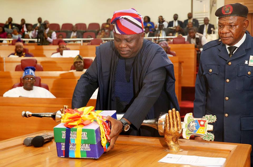 Finally, Governor Ambode presents?N852.316bn budget for 2019 to State?House of Assembly