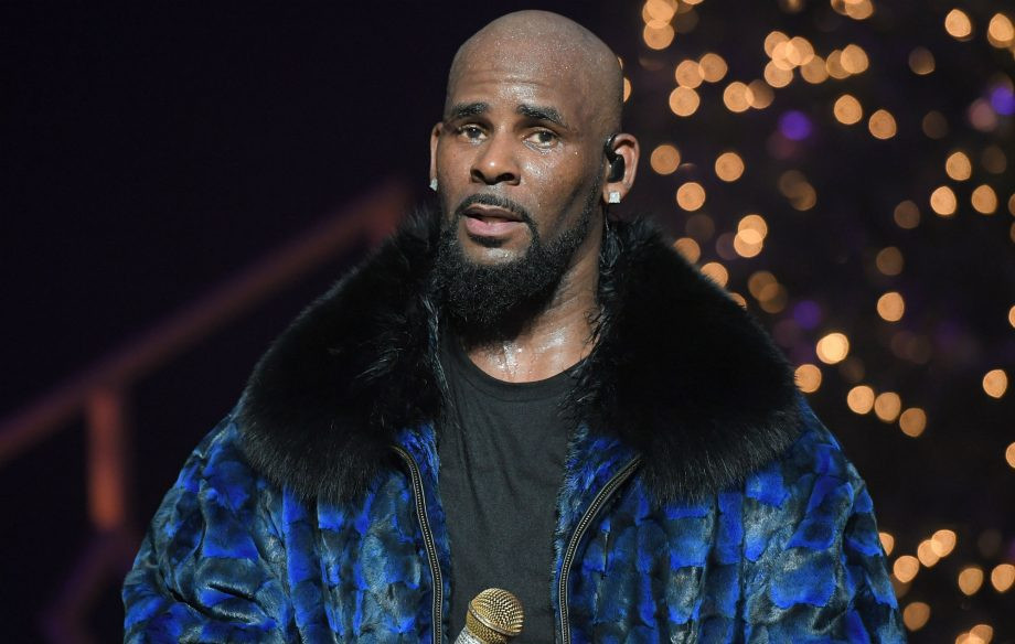 R.Kelly announces he