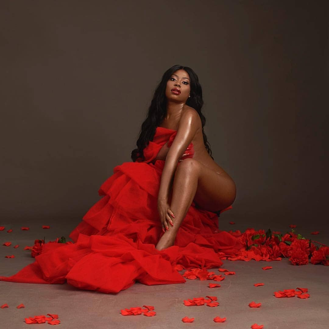 Sophie Momodu sizzles in sexy half naked valentine photos