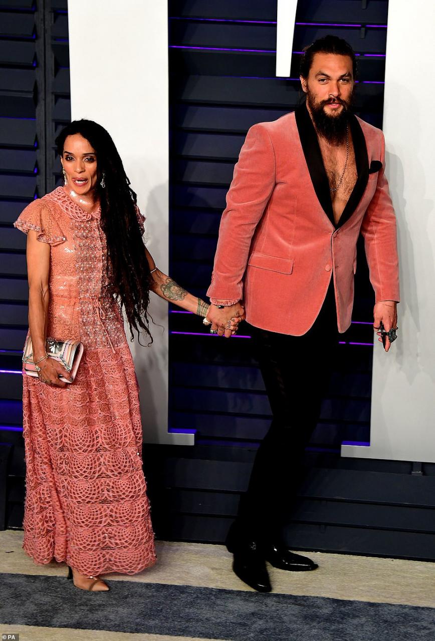 Aquaman star Jason Momoa and wife Lisa Bonet coordinate in pink stylish ensembles to the Oscars (Photos)