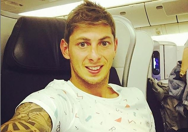 Leaked WhatsApp messages show Cardiff offered Emiliano Sala a commercial flight but he rejected the offer (Screenshots)
