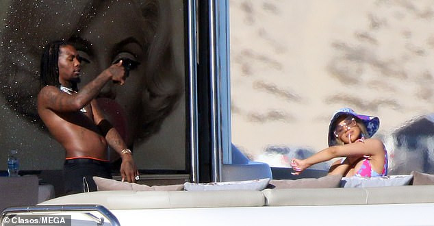 Cardi B and ?husband Offset enjoy romantic gateway in Los Cabos (Photos)