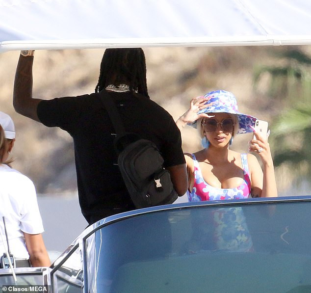 Cardi B and ?husband Offset enjoy romantic gateway in Los Cabos (Photos)