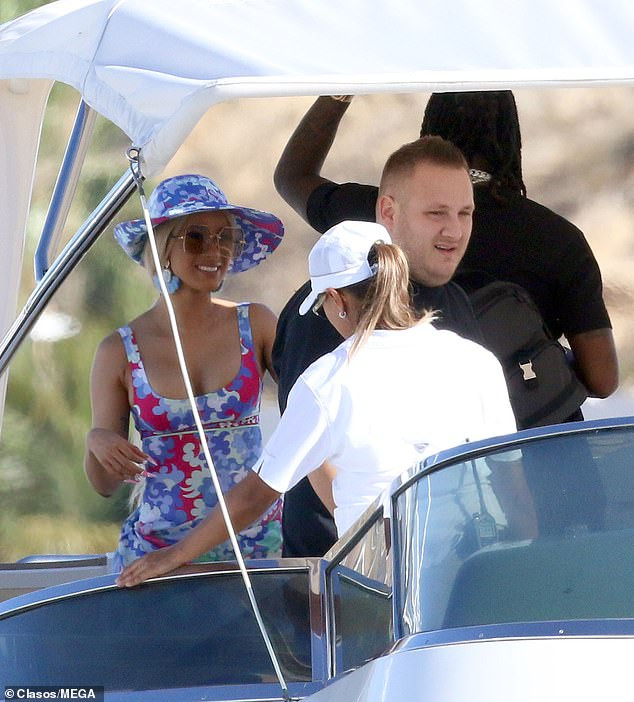 Cardi B and ?husband Offset enjoy romantic gateway in Los Cabos (Photos)
