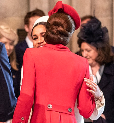 Kate Middleton and Meghan Markle hug and laugh as they arrive for Commonwealth Day service (photos)