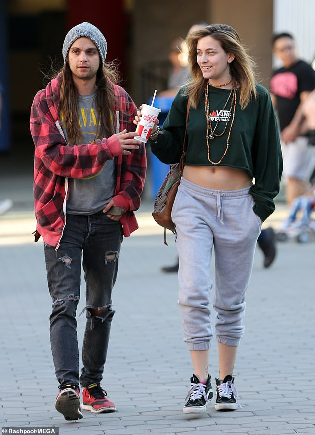 Paris Jackson released from hospital despite denying suicide attempt (Photos)