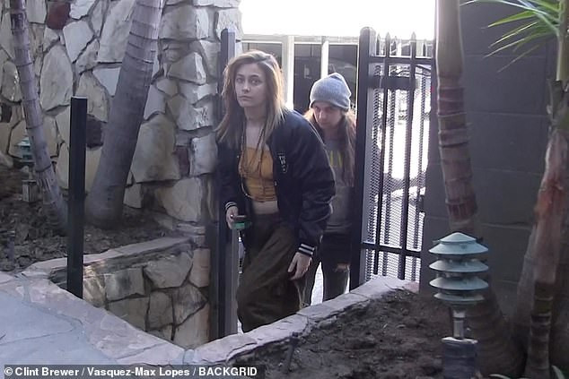 Paris Jackson released from hospital despite denying suicide attempt (Photos)