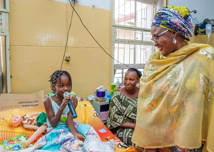 Photos: Aisha Buhari visits survivors of the Lagos building collapse