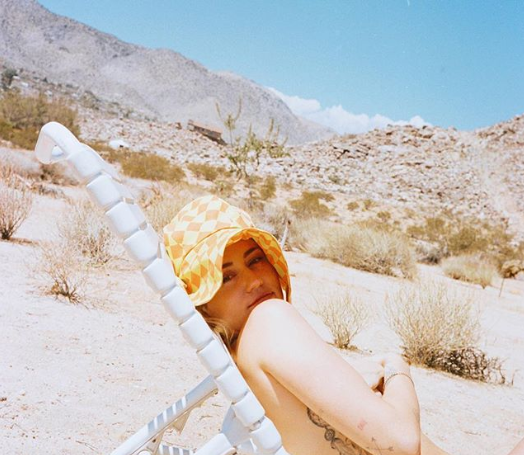 Miley Cyrus poses completely naked in new Instagram photo