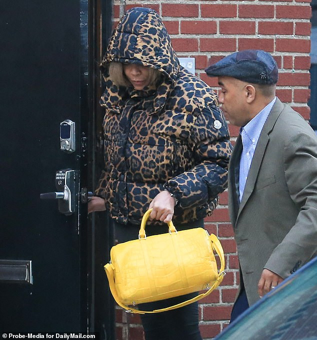 Wendy Williams is spotted without her wedding ring ?amid reports her husband