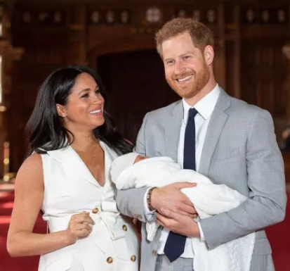 English comedian apologises for joking about Royal baby using monkey picture