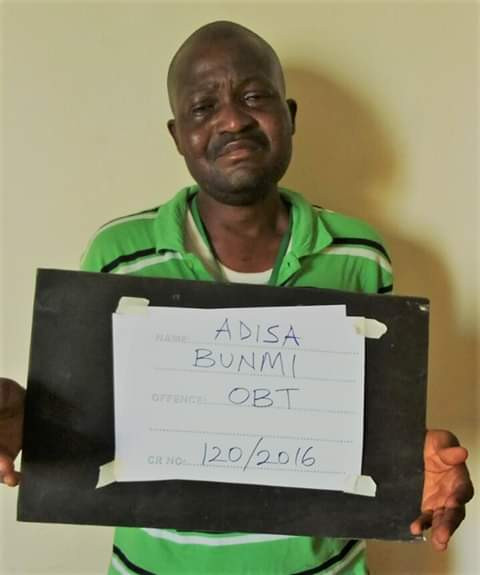 Photo: Man breaks down after being sentenced to eight months in prison for N1.4 million fraud