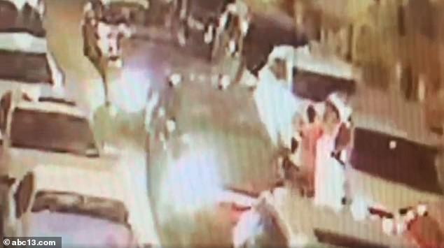 Plainclothes officer shoots unarmed black man "because he feared he was about to be robbed" (video)