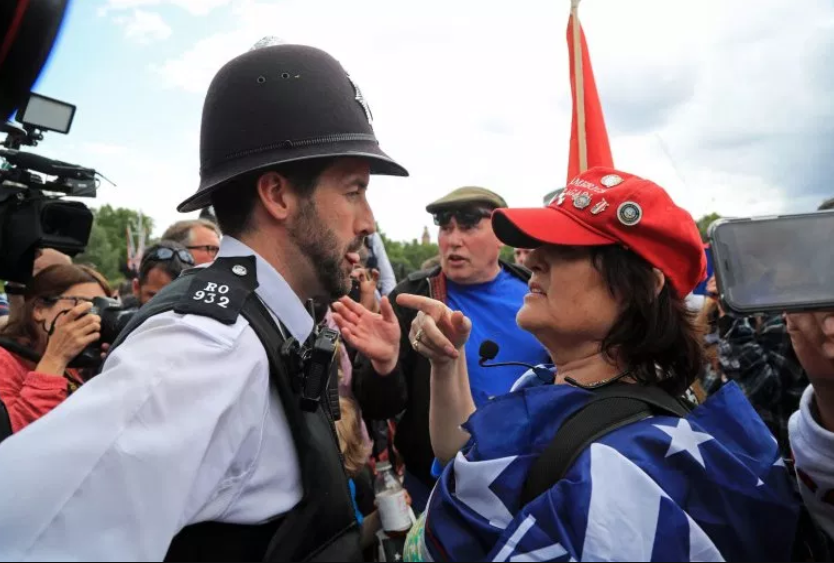 Fight breaks out near Buckingham Palace as Brits protest Donald Trump