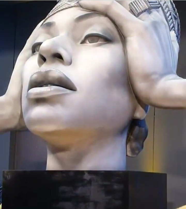 "Bey who?" Fans are not impressed with statue of Beyonce unveiled in Berlin