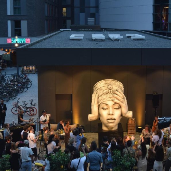 "Bey who?" Fans are not impressed with statue of Beyonce unveiled in Berlin