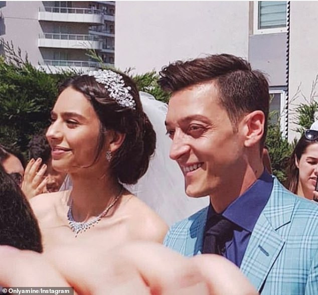 Arsenal star Mesut Ozil marries 2014 Miss Turkey Amine Gulse in glamorous Istanbul ceremony (Photos)