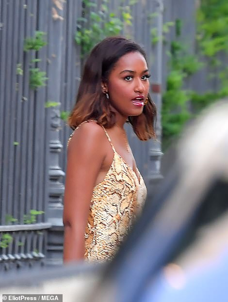 Malia and Sasha Obama join dad Barack for a Father