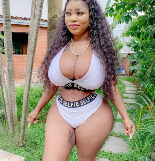 Roman Goddess puts her banging bikini body on display in new photos