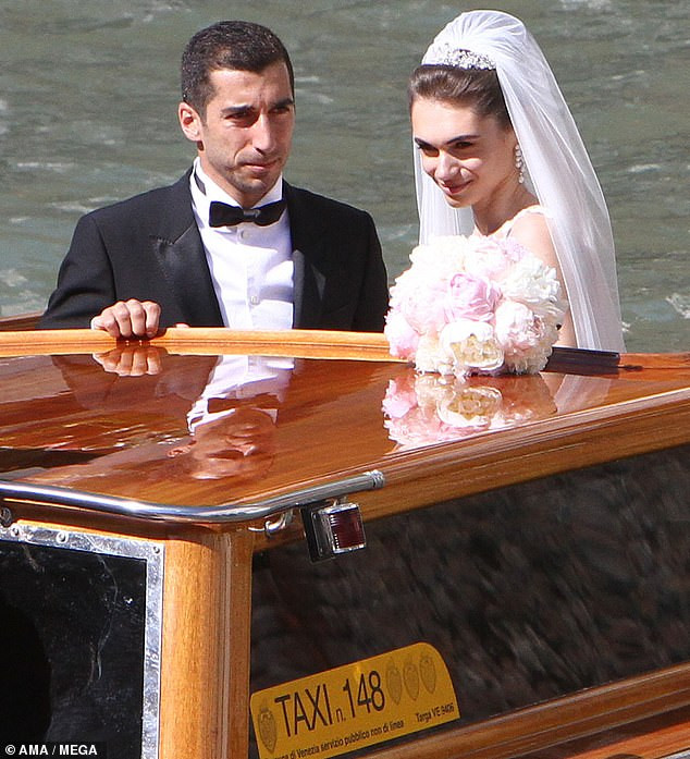  Arsenal football star, Henrikh Mkhitaryan and his bride?board water taxi to their wedding reception in Venice (Photos)