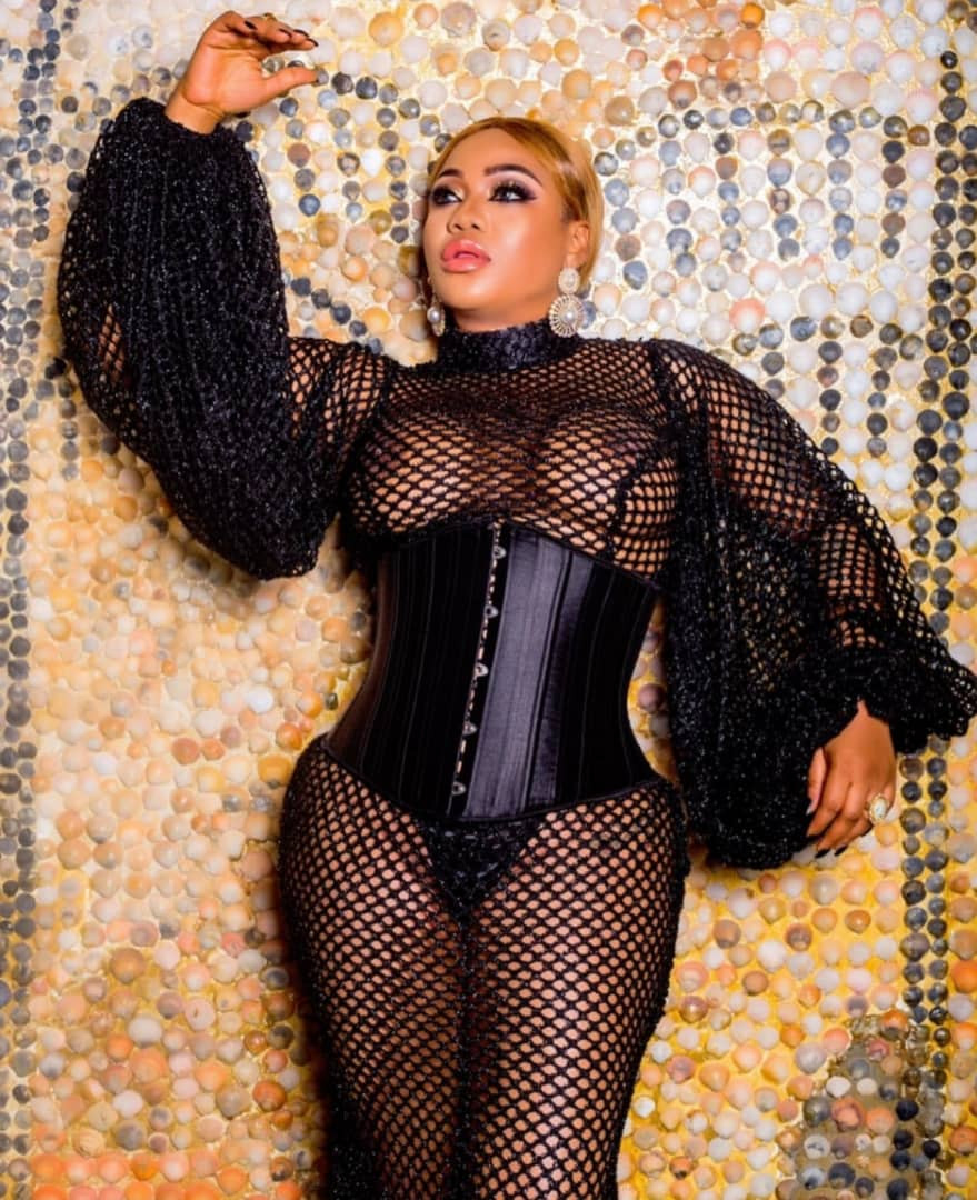 Toyin Lawani bares her boobs in sexy new photos