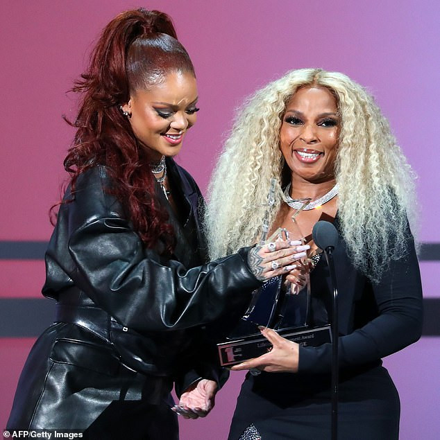 Mary J. Blige is honored with the BET Lifetime Achievement Award (Photos)