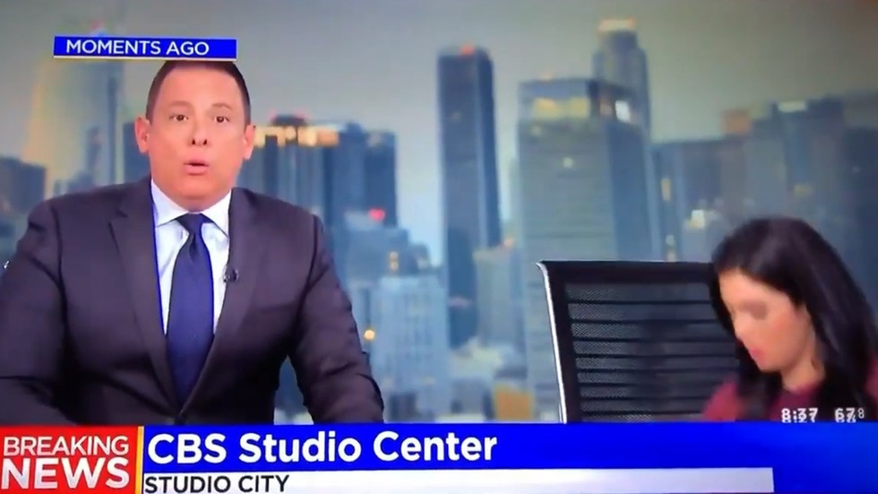 News presenter hides under desk on live TV as 7,1 earthquake hits Southern California (video)
