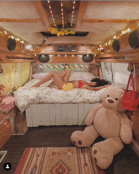 Meet Jennelle Eliana, the stylish 19-year-old girl who lives in a van (Photos)