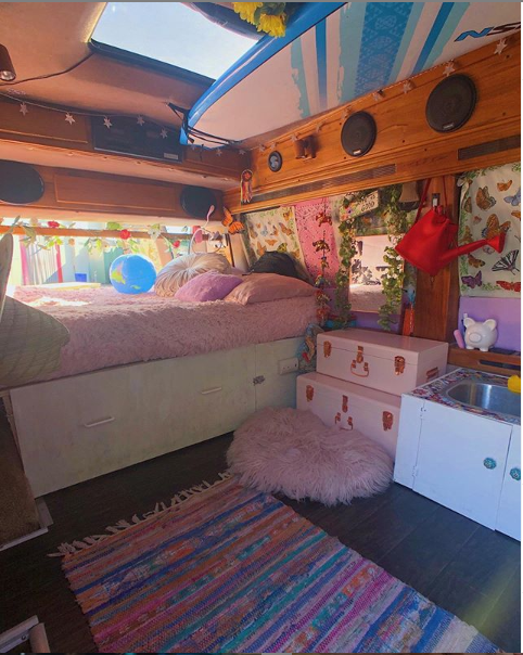 Meet Jennelle Eliana, the stylish 19-year-old girl who lives in a van (Photos)